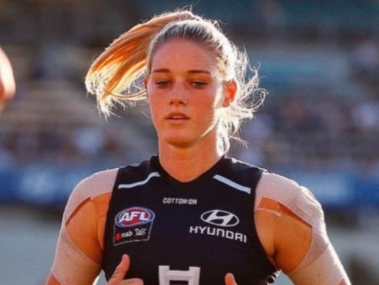 La fotografía de una deportista que pone en evidencia el acoso sexual en el fútbol