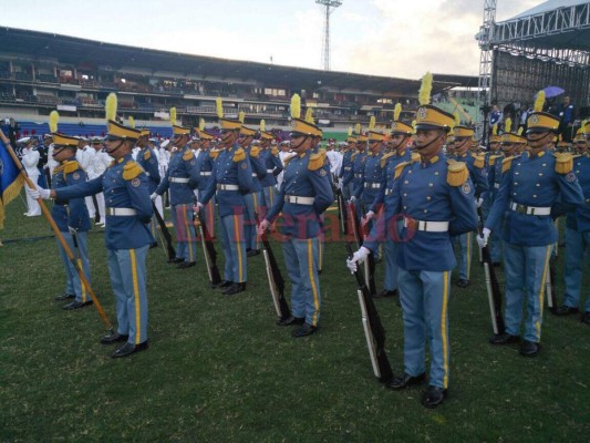 Ambiente de fiesta en el interior del Nacional previo a la toma de posesión de Juan Orlando Hernández