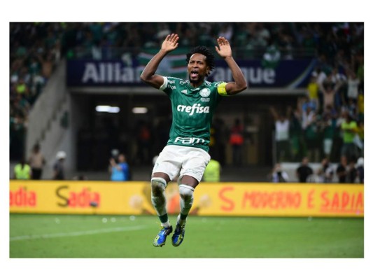 Zé Roberto hizo llorar a sus compañeros con su mensaje de despedida