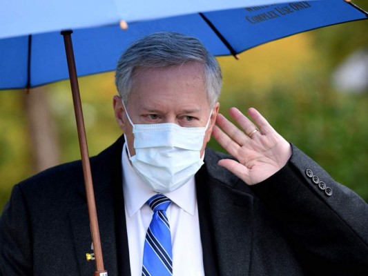 Jefe de gabinete de Trump: 'No vamos a controlar la pandemia'