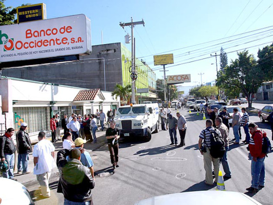 Frustrado asalto a carro de valores deja dos heridos