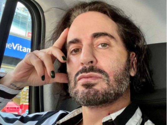 Cantantes, diseñadores y actores: famosos que se pintan las uñas