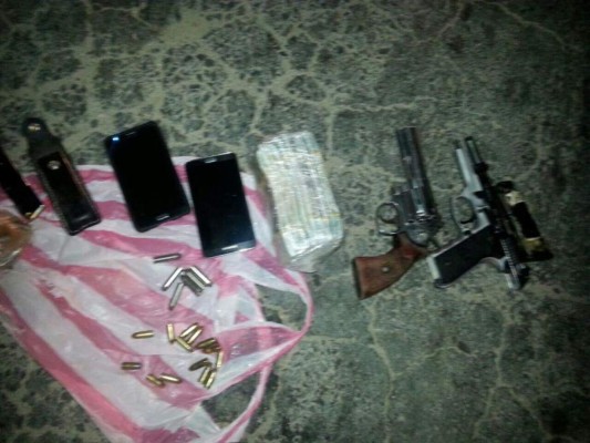 Honduras: Detienen a tres hombres con más de 12 mil dólares falsos y armas