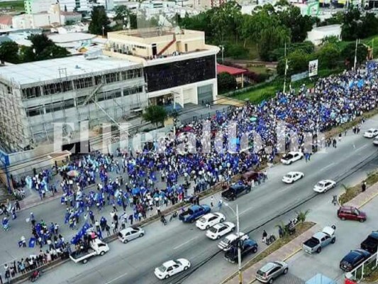 Impactantes imágenes de las marchas del Partido Nacional y Oposición