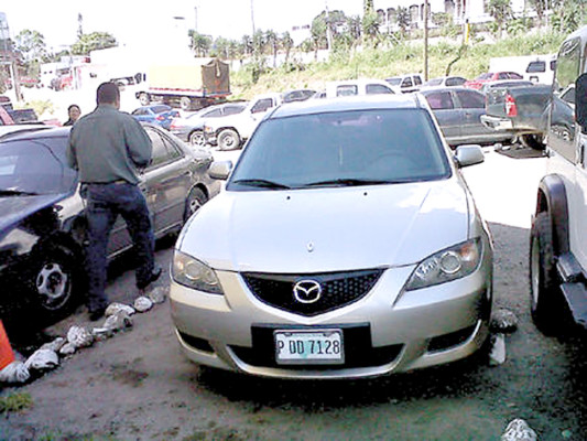 A la cárcel envían a subcomisario detenido con carro robado en Guatemala