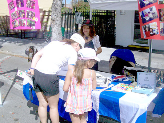 Realizan campaña a favor de que se otorgue la residencia a los hondureños con TPS