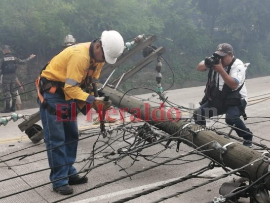 FOTOS: Accidente de rastra deja sin electricidad gran parte de zona sur de Honduras