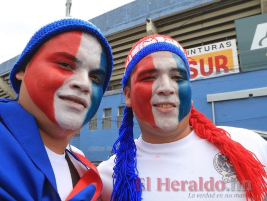 Aficionados de Olimpia y Motagua comienzan a llenar el Estadio Nacional