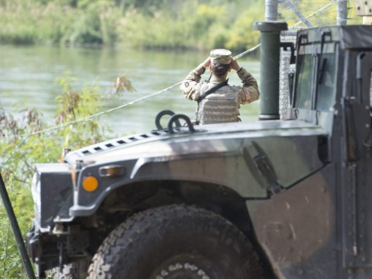 Soldados desplegados por Donald Trump a la frontera no podrán detener la caravana migrante