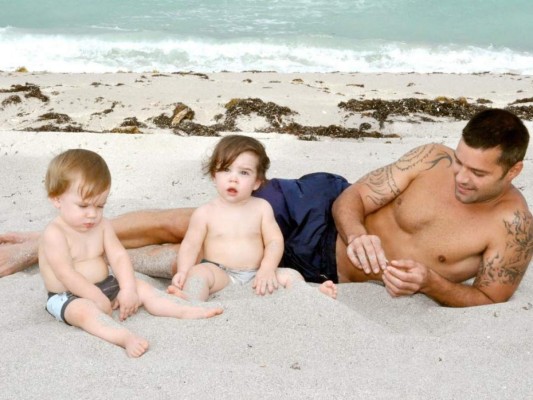 Matteo, uno de los hijos de Ricky Martin, conquistó en la alfombra roja de los Grammy