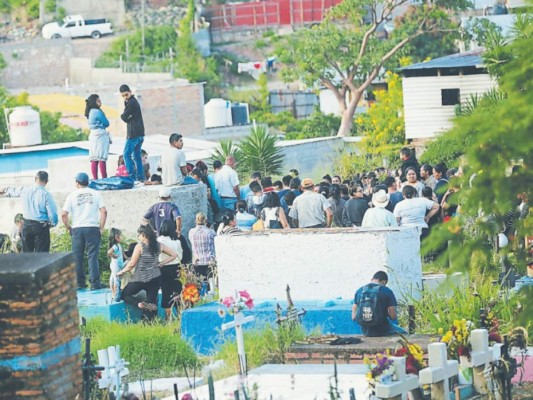 Triste despedida para Maryori Sofía Ponce, joven asesinada por su hermano