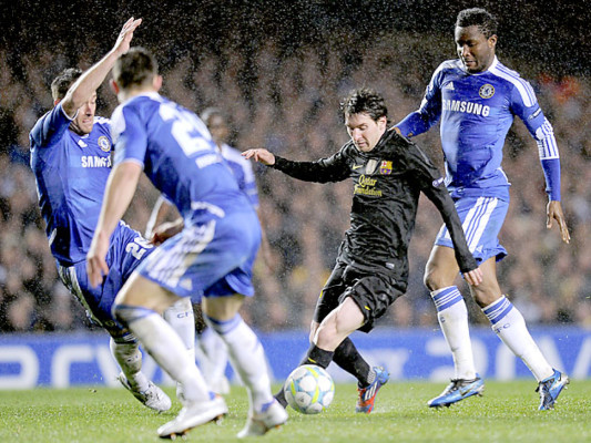 Chelsea deja herido al campeón Barcelona con zarpazo de Drogba