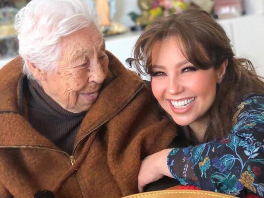 Thalía y Laura Zapata denuncian maltratos contra su abuela de 103 años