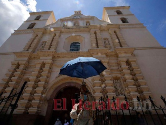 La Catedral de Tegucigalpa, aunque su historia se remonta varios años antes de la independencia, sigue siendo testigo clave del Bicentenario. Foto: El Heraldo