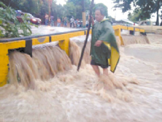 Lluvias dejan viviendas inundadas en Comayagua