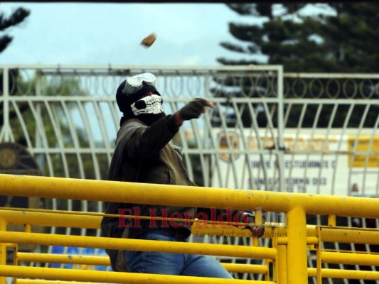 Las 13 imágenes más impactantes del caos fuera de la UNAH tras inicio de clases