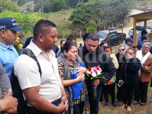Honduras: Entierran a agente de la DPI asesinado el fin de semana en La Granja