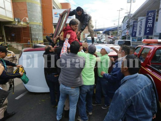 Accidente de tránsito frente al Tribunal Supremo Electoral (TSE); no hay lesionados