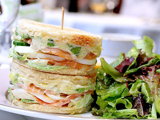 Club sándwich parisino