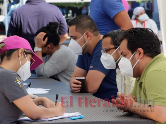 Buscan casos de covid-19 en centros comerciales y mercados