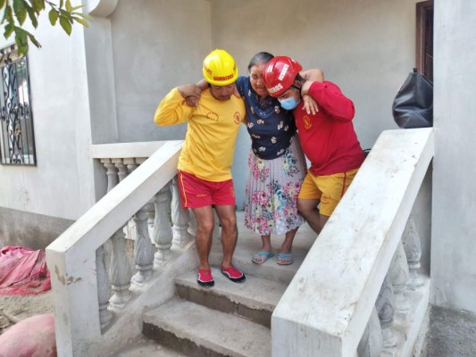 Continúan las evacuaciones obligatorias en la zona norte ante llegada de Iota