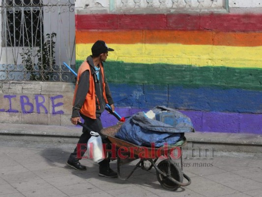 FOTOS: Pintada con la bandera LGTBI amanece iglesia Los Dolores &nbsp;&nbsp;