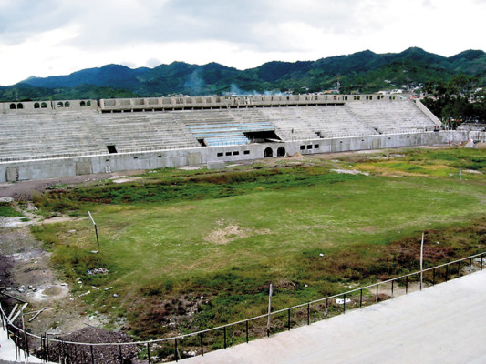 Finaliza construcción de graderías del estadio de Juticalpa