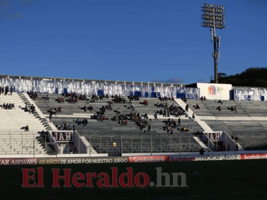 Afición azul le pone color a la final de ida entre Motagua y Comunicaciones (Fotos)