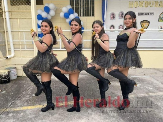 Bellas palillonas del Guillén Zelaya deslumbran con espectacular show (FOTOS)