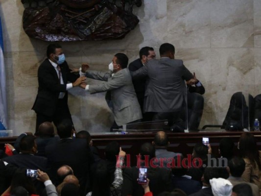 Tensión, gritos y hasta protestas marcaron elección de junta provisional del Congreso Nacional