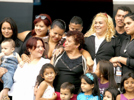 Tras 16 años, familia hondureña celebra otra vez el Día de la Madre