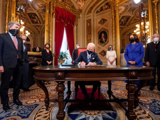 Joe Biden anunció suspensión por 100 días de deportaciones de inmigrantes