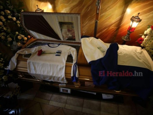 Así fue la caravana que trasladó a Chelato Uclés a la Basílica de Suyapa