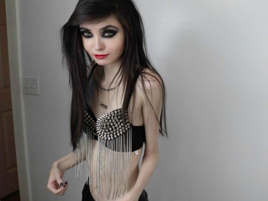 Eugenia Cooney la polémica youtuber que promueve la anorexia en YouTube