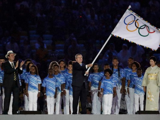 Con carnaval, Río clausura los Juegos; cede posta a Tokio