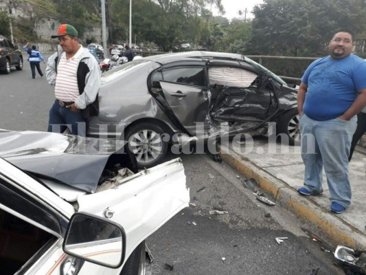 Fuerte choque causado por conductora ebria deja una persona herida en entrada a colonia Los Robles
