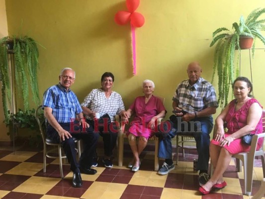 FOTOS: El covid-19 apagó en un segundo 103 años de vida y trayectoria