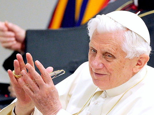 Vaticano defiende 'abstinencia' y 'fidelidad conyugal'
