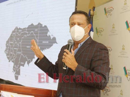 Arnaldo Bueso es ingeniero agrónomo y es el ministro de Educación en Honduras. Foto: El Heraldo