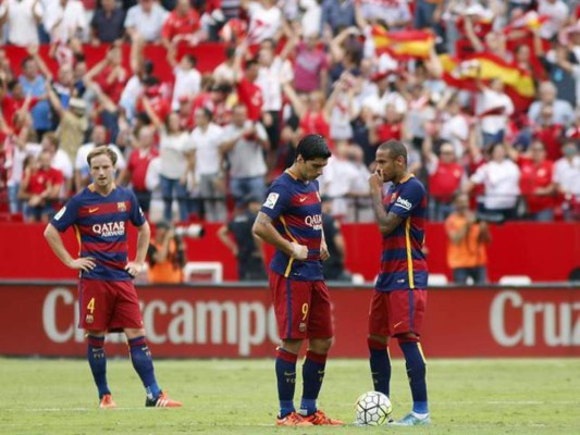 Neymar y Suárez tropiezan con Rico y el Barcelona cae con el Sevilla