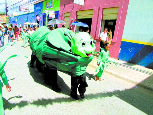 Con alegría y tradición inicia Festima 2014