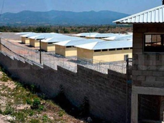 Hacinamiento y colapso en el centro penal del valle de Siria