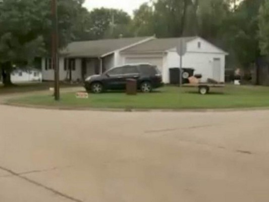 Mujer mandó a hacer uniformes de reos para sus hijos adoptivos que mantenía cautivos