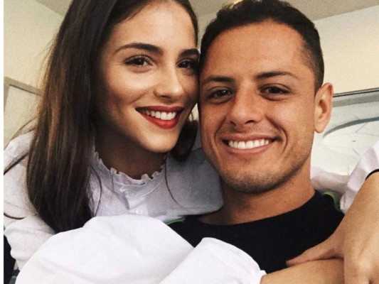 La tierna felicitación de 'Chicharito' a su novia Andrea Duro