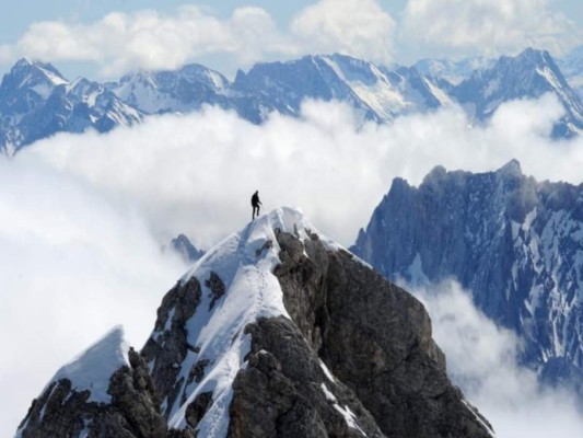 Monte Everest se derrite y hallan cadáveres de montañistas desaparecidos