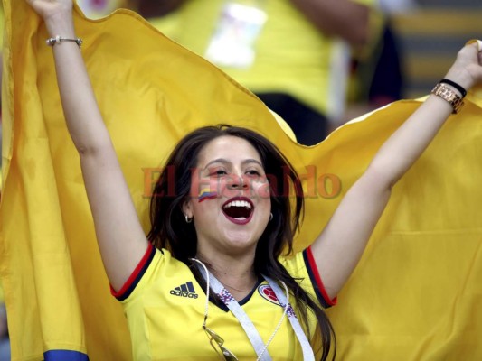 El duelo Polonia vs Colombia se llenó de hermosas mujeres