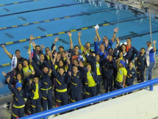Delfines Sampedranos se corona por undécima vez campeón centroamericano de natación