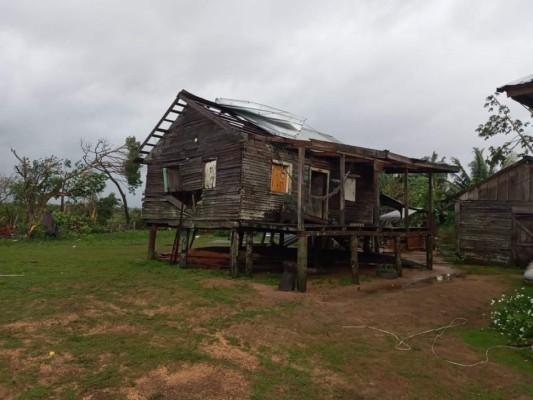 FOTOS: Huracán Iota ya deja severos daños en La Mosquitia