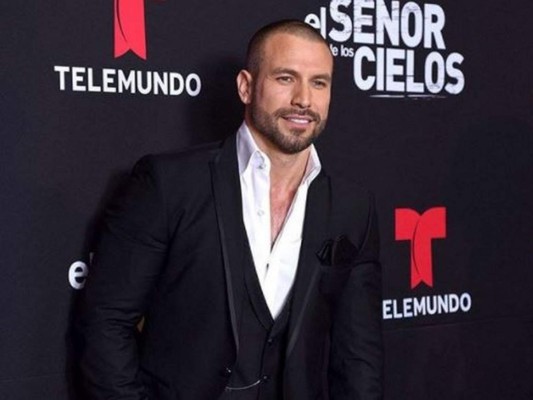Rafael Amaya reaparece en las redes sociales y causa revuelo