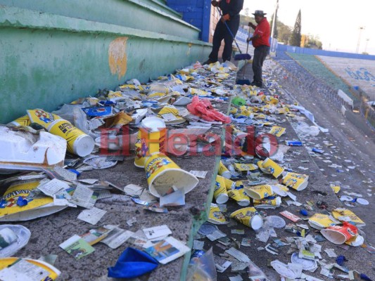 FOTOS: Lleno de basura amaneció el Estadio Nacional de Tegucigalpa tras la final Motagua vs Herediano por la Liga Concacaf